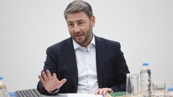 Ο Νίκος Ανδρουλάκης σε ρόλο μάγου τύπου… Χουντίνι Ο Νίκος Ανδρουλάκης σε ρόλο μάγου τύπου… Χουντίνι