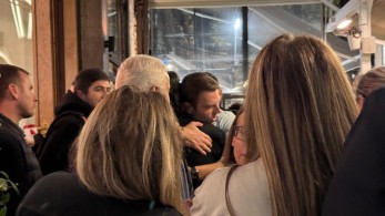 Ο Στέφανος Σκέτος-Κασσελάκης και η Αριστερά της… αγκαλιάς