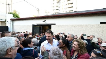 Ο Κασσελάκης ανακοίνωσε Ι.Χ. κόμμα – «Θα 'ναι σαν να μπαίνει η άνοιξη» τραγουδούν οι οπαδοί του Ο Κασσελάκης ανακοίνωσε Ι.Χ. κόμμα – «Θα 'ναι σαν να μπαίνει η άνοιξη» τραγουδούν οι οπαδοί του