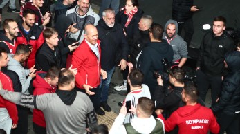 Μαγεία Ολυμπιακού και αποθέωση για  Αγγελόπουλους, παίκτες και Μπαρτζώκα στο ΣΕΦ (vid)