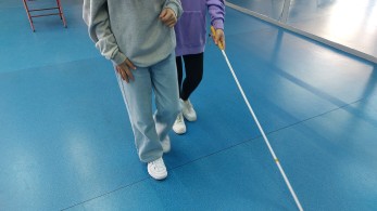 ΓΕΚ ΤΕΡΝΑ και BlackLight φέρνουν το πρόγραμμα «Μαθαίνω Χωρίς να Βλέπω» σε 2.000 μαθητές της Κρήτης