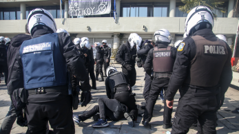 Τραμπουκισμοί στο ΑΠΘ: Η μειοψηφία της «αντίστασης» που φυλακίζει τα πανεπιστήμια Τραμπουκισμοί στο ΑΠΘ: Η μειοψηφία της «αντίστασης» που φυλακίζει τα πανεπιστήμια
