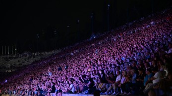 Συναυλία για τα Τέμπη: πλήθος κόσμου στο Καλλιμάρμαρο