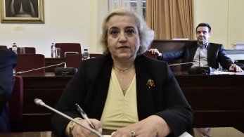 Αλεξάνδρα Παπαδοπούλου: τι γυρεύει η «αλεπού» της ελληνικής διπλωματίας στις ΗΠΑ;