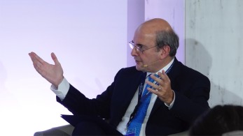 Χατζηδάκης στον Economist: Νέες μειώσεις φόρων το 2025 - Επενδύσεις, εξαγωγές, ανταγωνιστικότητα