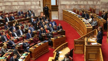 Βουλή: Κατατέθηκε το νομοσχέδιο για την αντιμετώπιση της βίας κατά των γυναικών