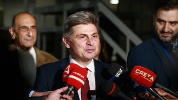 Debate ΣΥΡΙΖΑ: ο Νικόλας Φαραντούρης αυτοπροσδιορίζεται ως η διεθνής προσωπικότητα που έχει ανάγκη ο ΣΥΡΙΖΑ