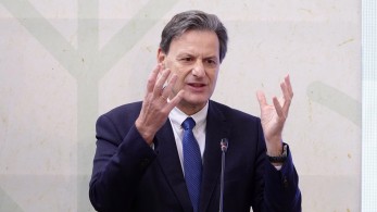 Θεόδωρος Σκυλακάκης: Ενισχύσεις στους λογαριασμούς ηλεκτρικού ρεύματος για τη μεγάλη πλειοψηφία των καταναλωτών