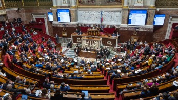 Γαλλία: αναστολή του συνταξιοδοτικού συστήματος ως το 2027 ψήφισε η Εθνοσυνέλευση