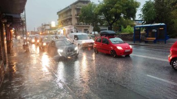 Έκτακτο δελτίο καιρού: βροχές, καταιγίδες, κεραυνοί και χαλάζι μέχρι την Τετάρτη