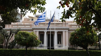 «Καμία σχέση του αστυνομικού της Βουλής με πρόσωπο από την Προεδρία της Κυβέρνησης»