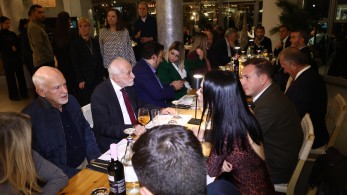 Δείπνο Ανδρουλάκη στους βουλευτές του ΠΑΣΟΚ: τρώνε, πίνουν και… ονειρεύονται εξουσία