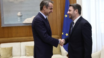Τετ α τετ Μητσοτάκη με Ανδρουλάκη: «Ουσιαστικός διάλογος», λέει η κυβέρνηση, «παραγωγική συζήτηση» το ΠΑΣΟΚ
