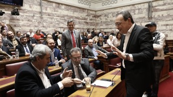 Ο Φάμελλος χορεύει με νταούλια… Πολάκη