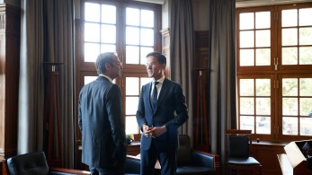 Συνάντηση Κυριάκου Μητσοτάκη με Μαρκ Ρούτε στο Μέγαρο Μαξίμου - Τι θα συζητήσουν