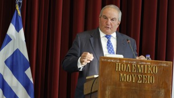 Γιατί ο Καραμανλής παίρνει αποστάσεις από τον Σαμαρά