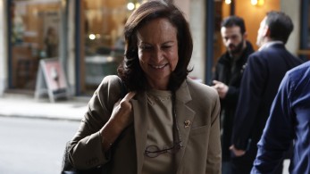 Αρχηγική εμφάνιση: η Διαμαντοπούλου βάζει «κόφτη» στις... εισαγωγές από Κουμουνδούρου Αρχηγική εμφάνιση: η Διαμαντοπούλου βάζει «κόφτη» στις... εισαγωγές από Κουμουνδούρου