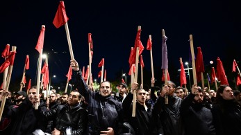 Πορεία για το Πολυτεχνείο: Πάλι ξύλο έπαιξαν οι υποστηρικτές Κασσελάκη