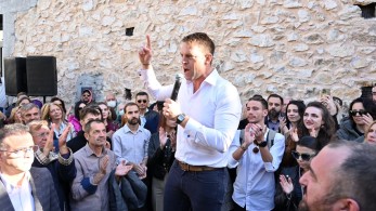 Politico: ο ΣΥΡΙΖΑ σε κρίση και ραγδαία αποσύνθεση