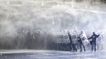 Γεωργία: με δακρυγόνα και νερό η αστυνομία προσπάθησε να διαλύσει αντικυβερνητική διαδήλωση