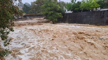 Ναύπτακτος: άνδρας παρασύρθηκε από χείμαρρο και τραυματίστηκε στο πόδι