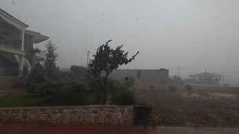 Κακοκαιρία Bora: πώς θα εξελιχθεί τις επόμενες ώρες σε όλη τη χώρα - Ισχυρά φαινόμενα κα την Κυριακή