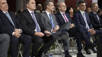 Έρχονται νέες φοροελαφρύνσεις - «Μαξιλάρι» 1,8 δισ. από την πάταξη της φοροδιαφυγής