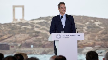 Αποστομωτική απάντηση Μητσοτάκη στις θεωρίες συνωμοσίας για τις ΑΠΕ: Επικίνδυνη η φιλολογία εναντίον τους