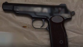 Όπλα, χειροβομβίδες και εκρηκτικά στη γιάφκα του Παγκρατίου - Δείτε φωτογραφίες