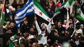 Σύνταγμα: πανηγυρισμοί Σύρων πολιτών για την ανατροπή του καθεστώτος