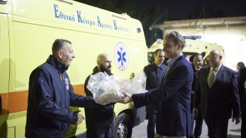 Κυριάκος Μητσοτάκης: επίσκεψη στο ΕΚΑΒ λίγο πριν από την αλλαγή του χρόνου