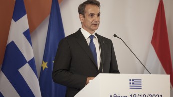 Στο Κάιρο για τη Σύνοδο Κορυφής Ελλάδας-Αιγύπτου-Κύπρου ο Μητσοτάκης: τα μηνύματα της Αθήνας