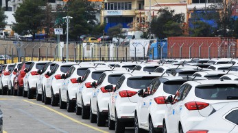 Αυτοκινητοβιομηχανίες: αυξάνουν τις τιμές των θερμικών αυτοκινήτων για να καθοδηγήσουν τη ζήτηση για τα ηλεκτρικά