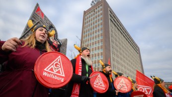 Volkswagen: συμφωνία με τα συνδικάτα για μείωση 35.000 θέσεων εργασίας έως το 2030