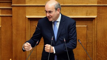 Κωστής Χατζηδάκης: Προχωράμε με γνώμονα τη μείωση των φορολογικών συντελεστών και την καταπολέμηση της φοροδιαφυγής (Vid)