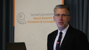 Άκης Σκέρτσος: Δύο λέξεις αρκούν για το Ολοκαύτωμα «Ποτέ ξανά»