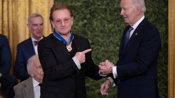 ΗΠΑ: Bono, Μάικλ Τζ. Φοξ και Ντένζελ Ουάσινγκτον τιμήθηκαν με το Προεδρικό Μετάλλιο της Ελευθερίας