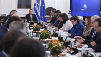 Δημοσκοπήσεις, δημοφιλίες και τα… play off της πολιτικής