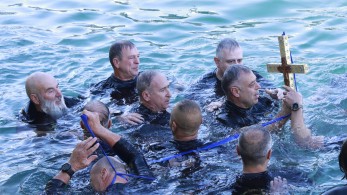 Με λαμπρότητα εορτάστηκαν τα Θεοφάνια στον Πειραιά