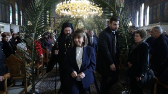 Σακελλαροπούλου: Το φως της αγάπης και της ειρήνης να διαλύσει τα σκότη που απειλούν την ανθρωπότητα