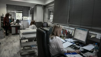 Στη Βουλή το νομοσχέδιο για το νέο πειθαρχικό δίκαιο των δημοσίων υπαλλήλων - Τι προβλέπει