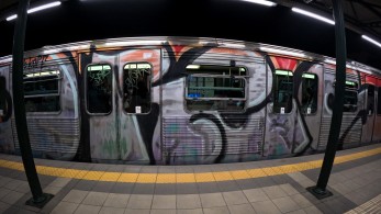 Για κακούργημα οι 4 συλληφθέντες για την επίθεση στον ΗΣΑΠ Αμαρουσίου