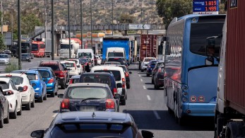 Ομαλοποιήθηκε η κυκλοφορία στις εθνικές οδούς - 420 χιλιάδες οχήματα έφυγαν από την Αττική Ομαλοποιήθηκε η κυκλοφορία στις εθνικές οδούς - 420 χιλιάδες οχήματα έφυγαν από την Αττική