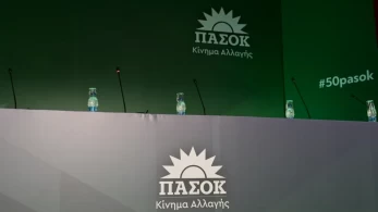 Άρχισαν τα συντροφικά μαχαιρώματα στο ΠΑΣΟΚ: Βαρύ κλίμα για Γερουλάνο και Κωνσταντινόπουλο