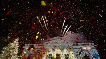 Πειραιάς: «Κόκκινη Νύχτα» με ανοιχτά μαγαζιά ως τις 11 το βράδυ - Εκδηλώσεις με χριστουγεννιάτικη διάθεση