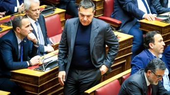 Αλέξης Τσίπρας: αποσυνάγωγος Αλέξης Τσίπρας: αποσυνάγωγος