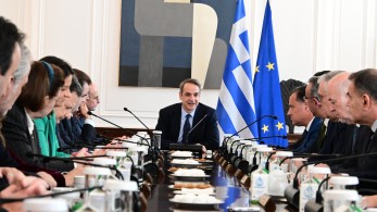 Συνεδριάζει το Υπουργικό Συμβούλιο: στην ατζέντα η προστασία των ανηλίκων από καπνό και αλκοόλ Συνεδριάζει το Υπουργικό Συμβούλιο: στην ατζέντα η προστασία των ανηλίκων από καπνό και αλκοόλ