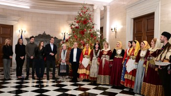 Τα χριστουγεννιάτικα κάλαντα στον Κυριάκο Μητσοτάκη (φωτό)