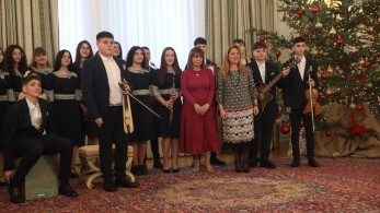 Κάλαντα και ευχές στην Πρόεδρο της Δημοκρατίας Κάλαντα και ευχές στην Πρόεδρο της Δημοκρατίας