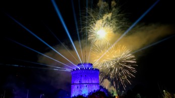 Με ηλεκτρονική μουσική υποδέχτηκε η Θεσσαλονίκη στον Λευκό Πύργο το 2025